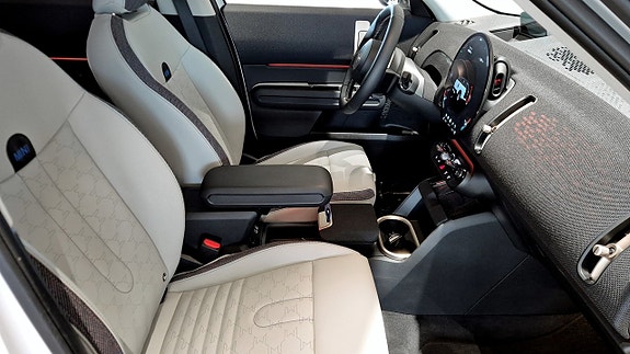 MINI Countryman SE 3 of 13