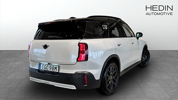 MINI Countryman SE 2 of 13