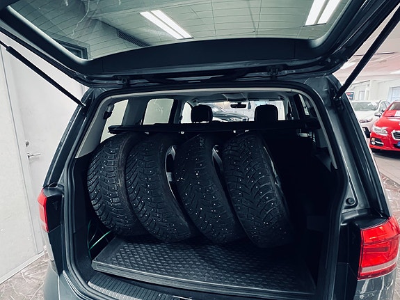 Volkswagen Touran 7 of 27