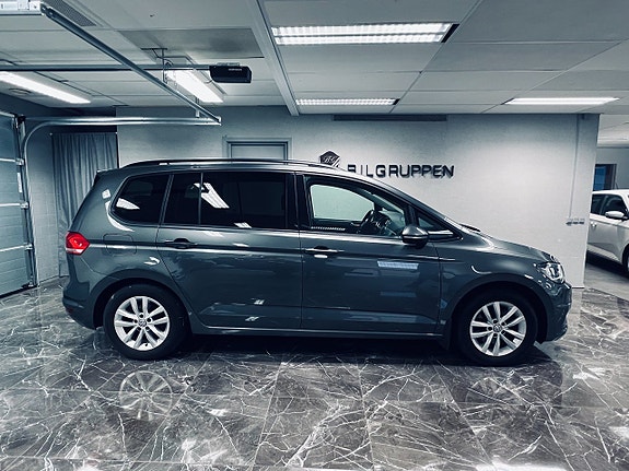 Volkswagen Touran 3 of 27