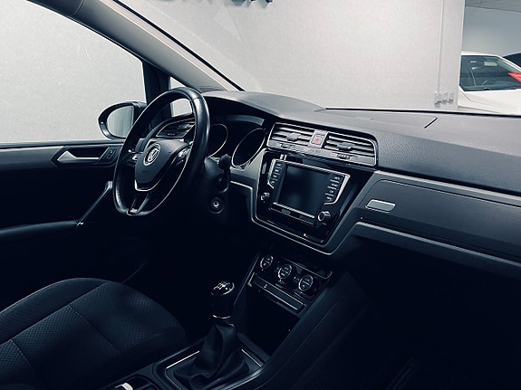 Volkswagen Touran 15 of 27
