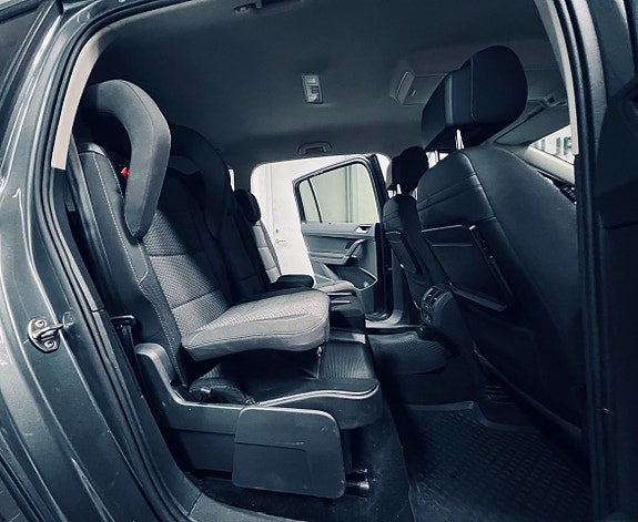 Volkswagen Touran 11 of 27