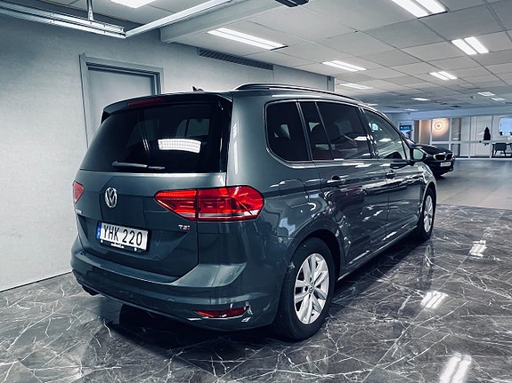 Volkswagen Touran 4 of 27