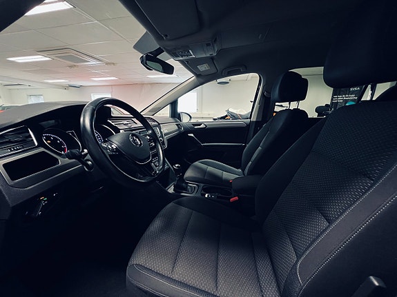 Volkswagen Touran 16 of 27