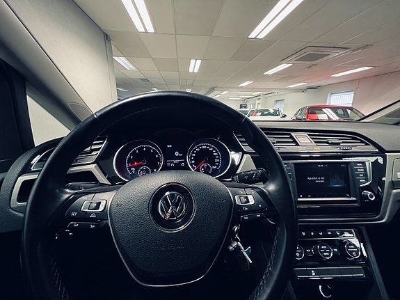 Volkswagen Touran 18 of 27