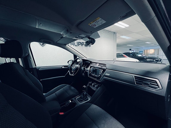 Volkswagen Touran 14 of 27