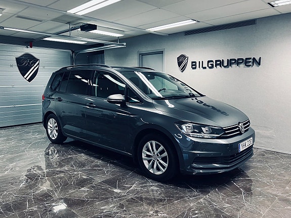 Volkswagen Touran 2 of 27