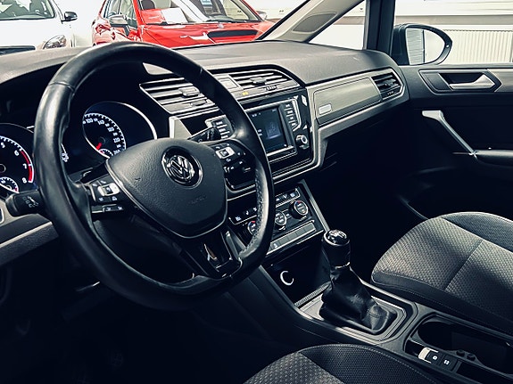 Volkswagen Touran 17 of 27