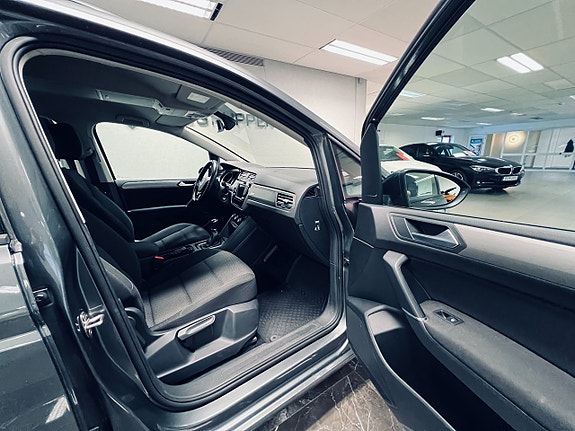 Volkswagen Touran 13 of 27