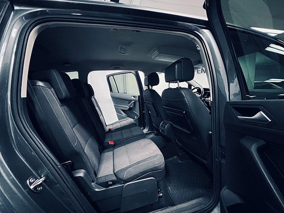 Volkswagen Touran 10 of 27