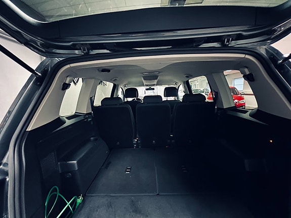 Volkswagen Touran 8 of 27