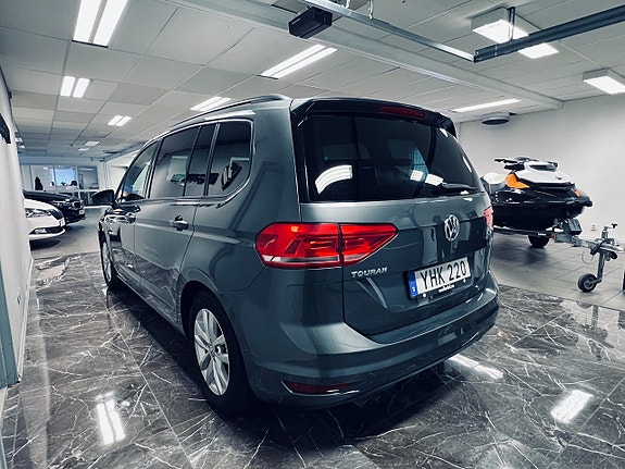 Volkswagen Touran 6 of 27
