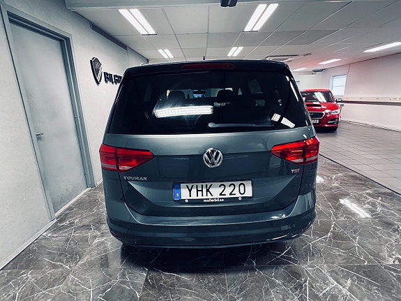 Volkswagen Touran 5 of 27