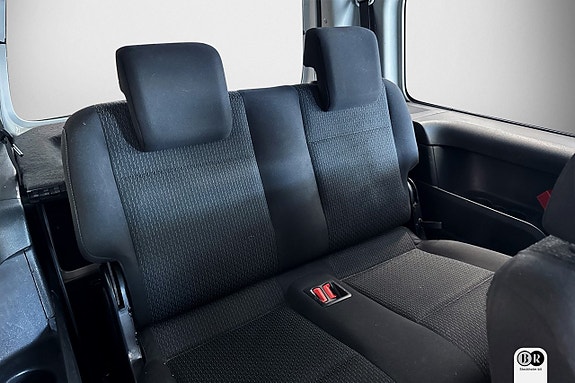 Volkswagen Caddy Maxi 10 of 13