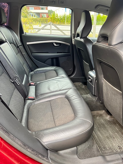 Volvo V70 3 of 4