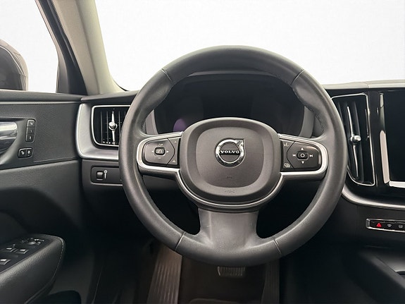 Volvo XC60 13 of 30