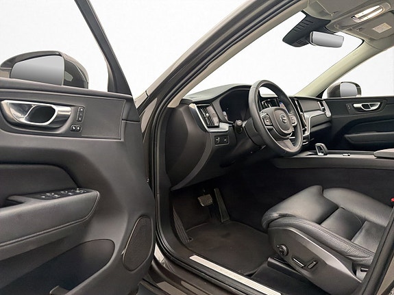 Volvo XC60 10 of 30