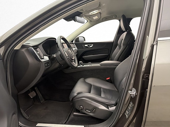 Volvo XC60 11 of 30