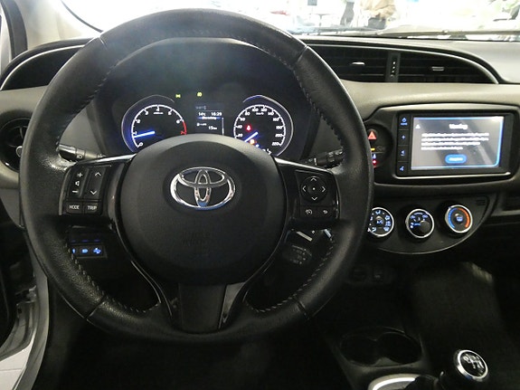 Toyota Yaris 15 of 21