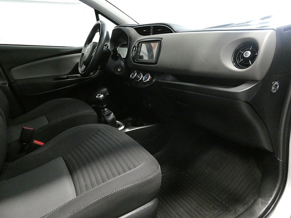 Toyota Yaris 14 of 21