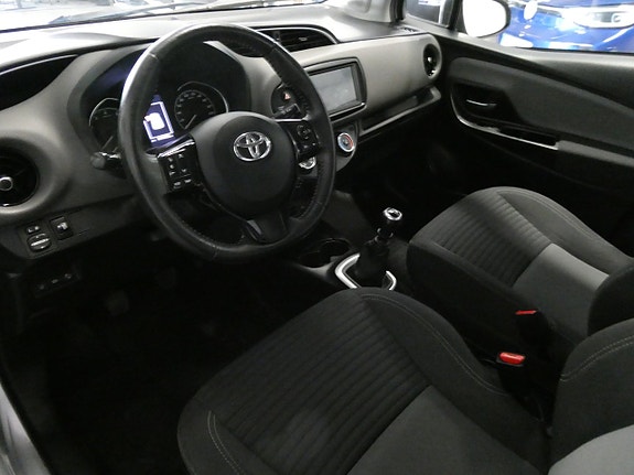 Toyota Yaris 12 of 21