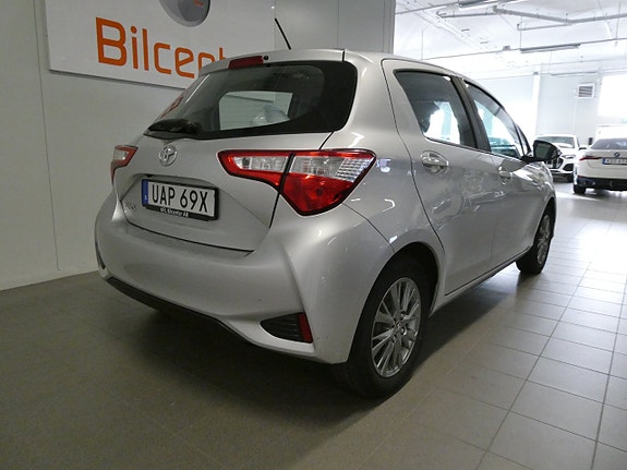 Toyota Yaris 6 of 21