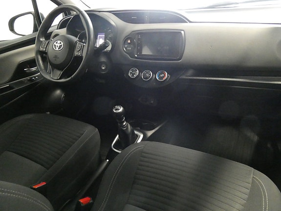 Toyota Yaris 13 of 21