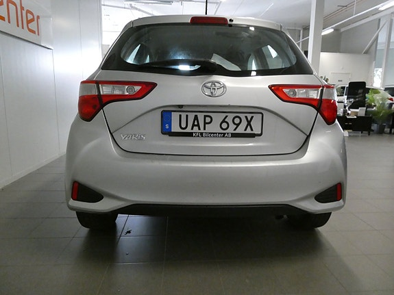 Toyota Yaris 7 of 21