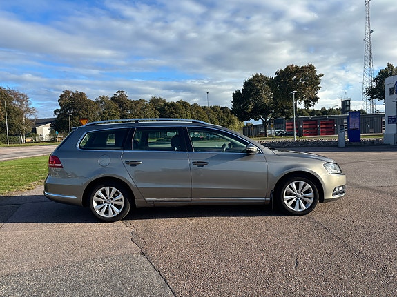 Volkswagen Passat 4 of 12