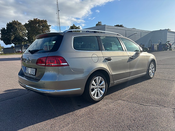 Volkswagen Passat 5 of 12