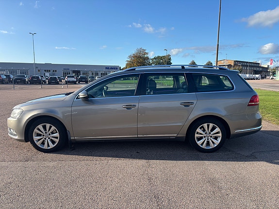Volkswagen Passat 8 of 12