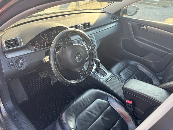 Volkswagen Passat 9 of 12