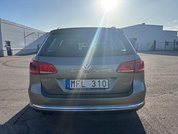 Volkswagen Passat 6 of 12