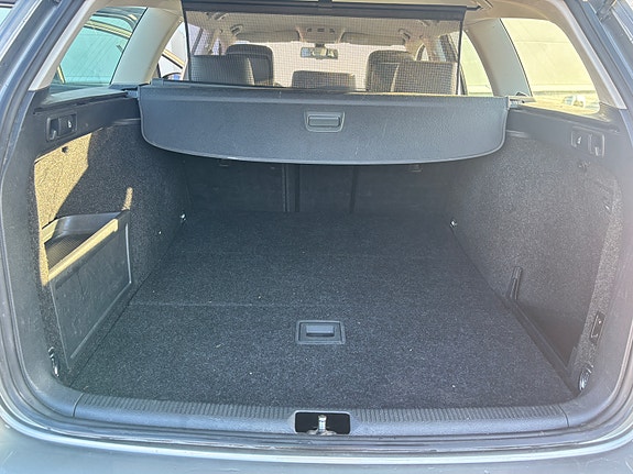 Volkswagen Passat 12 of 12