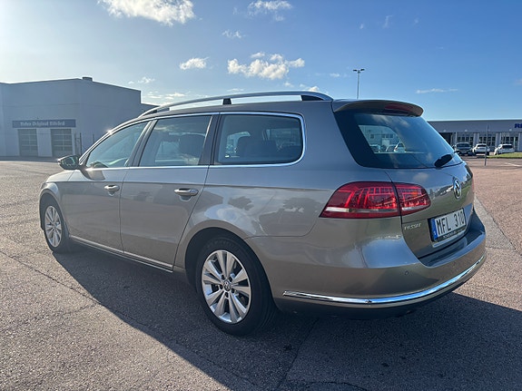 Volkswagen Passat 7 of 12