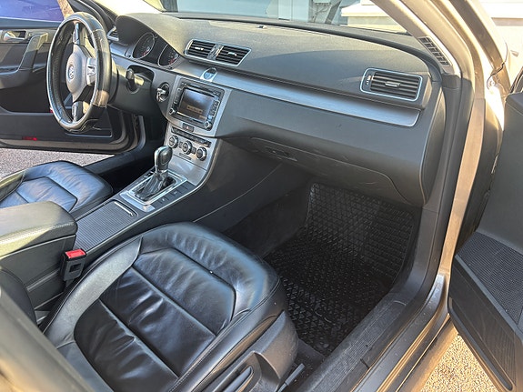 Volkswagen Passat 11 of 12