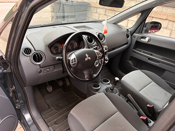 Mitsubishi Colt 16 of 21