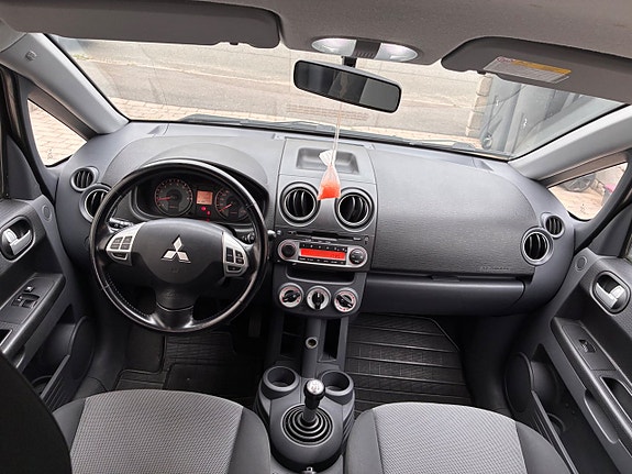 Mitsubishi Colt 13 of 21