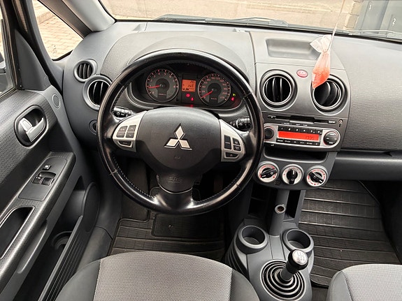 Mitsubishi Colt 14 of 21