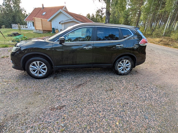 Nissan X-Trail 2 of 9