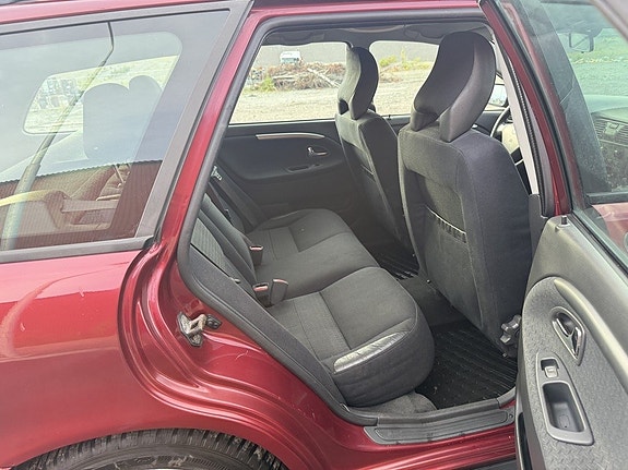 Volvo V40 15 of 27