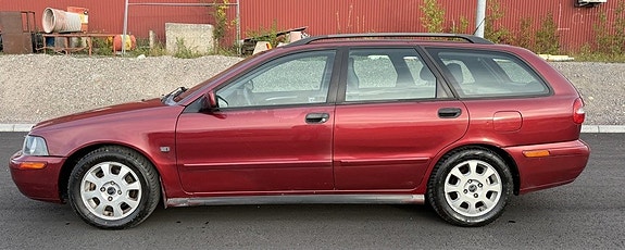 Volvo V40 2 of 27