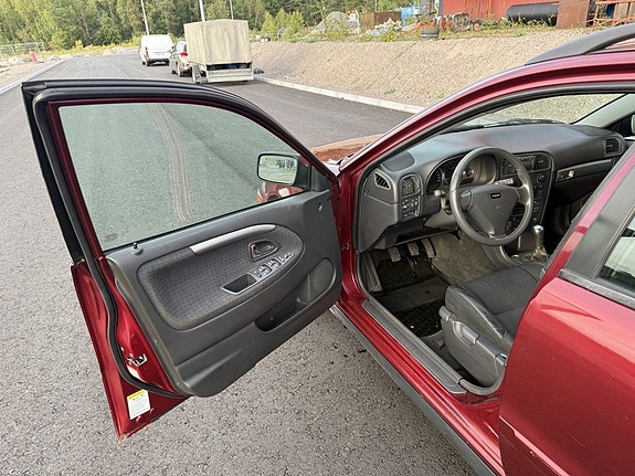 Volvo V40 9 of 27