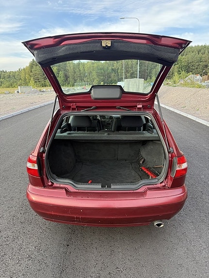 Volvo V40 13 of 27