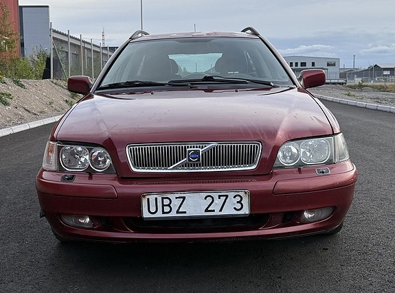 Volvo V40 8 of 27