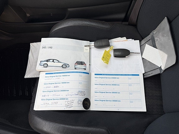 Volvo V40 26 of 27