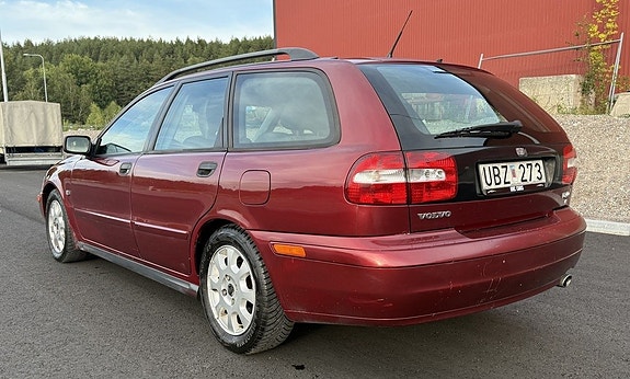 Volvo V40 3 of 27