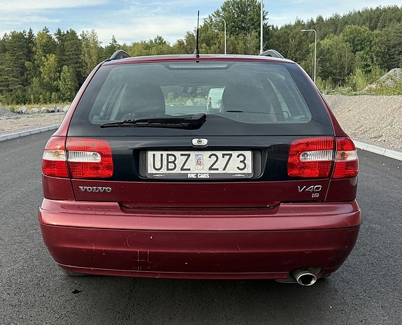 Volvo V40 4 of 27