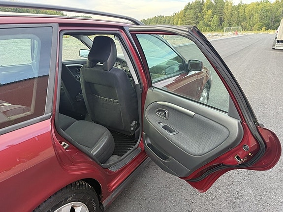 Volvo V40 14 of 27