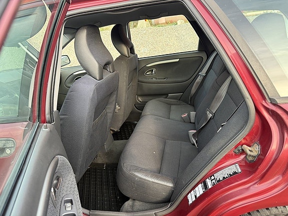 Volvo V40 12 of 27